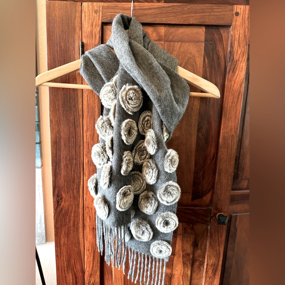 Dino Gaspari cashmere blend grey scarf
